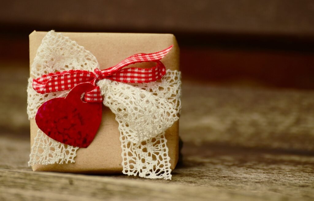 gift, ribbon, heart-1196288.jpg